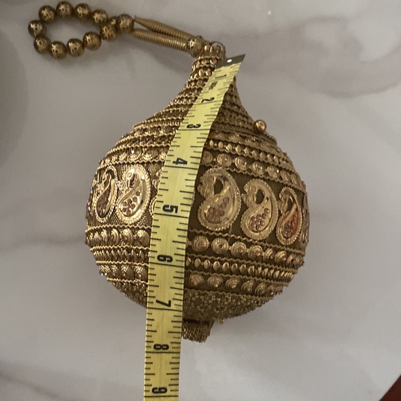 One of a Kind ball shaped purse - Picture 9 of 12